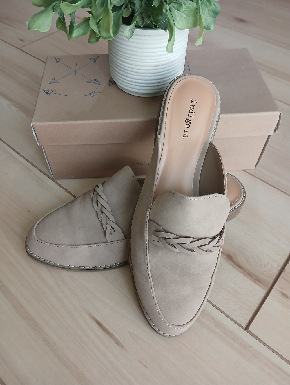 Indigo Women's Loafers In Taupe Color Size 9 With Box - Picture 5 of 8